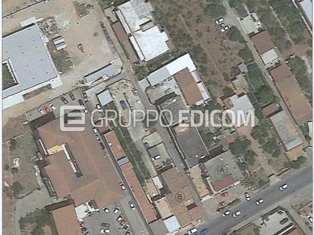 Magazzini e locali di deposito di 180 mq in vendita a Carini Rif. 3557377