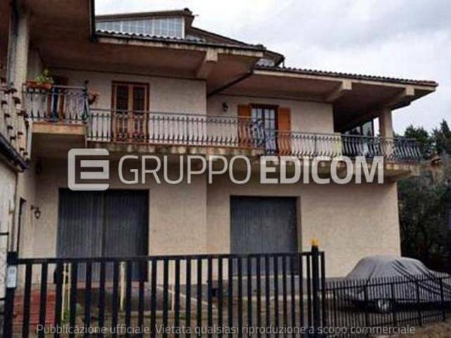 Magazzini e locali di deposito di 477.9 mq in vendita a Carolei Rif. 4549340