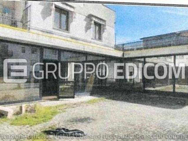 Magazzini e locali di deposito di 660 mq in vendita a Licciana Nardi Rif. 4551286