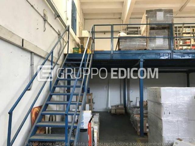 Magazzini e locali di deposito in vendita a Rodano Rif. 3559521