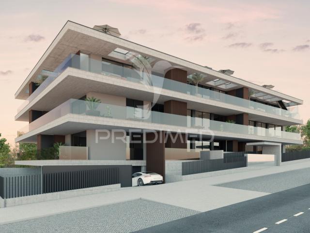 Magestoso apartamento com piscina privada