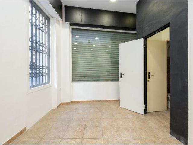 Magifico local en calle santa paula