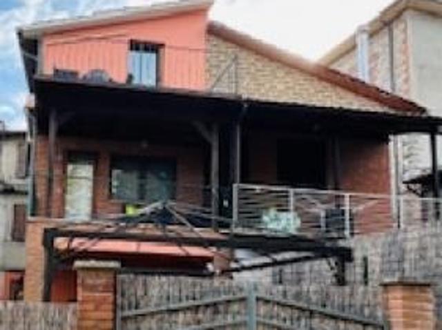 Magione Loc.Torricella – Lago Trasimeno. Casa indipendente adibita a B&B