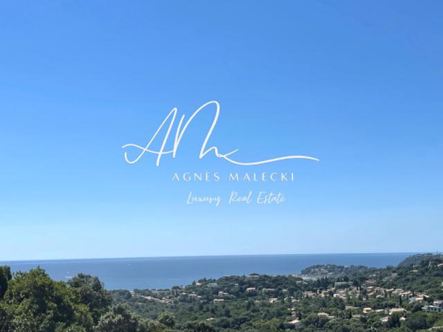 MAGISTRALE VUE SUR LA MER GRANDE CONTEMPORAINE DANS DOMAINE