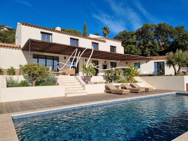 Magistrale Vue Sur La Mer Grande Contemporaine Dans Domaine. 200m² Cavalaire sur Mer