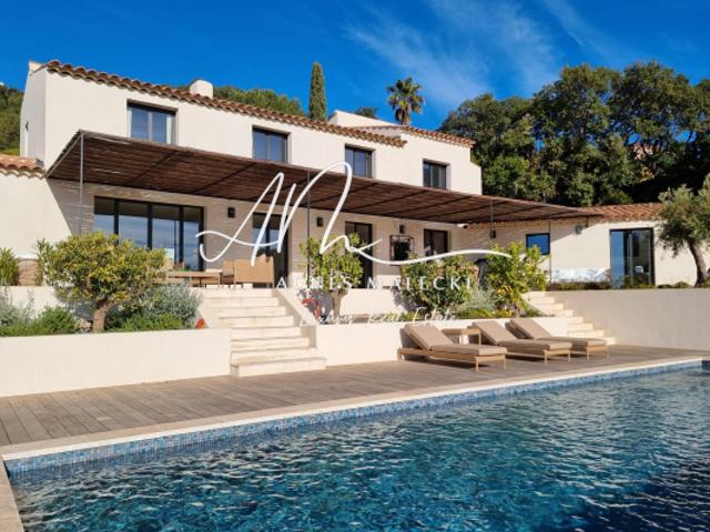 MAGISTRALE VUE SUR LA MER GRANDE CONTEMPORAINE DANS DOMAINE