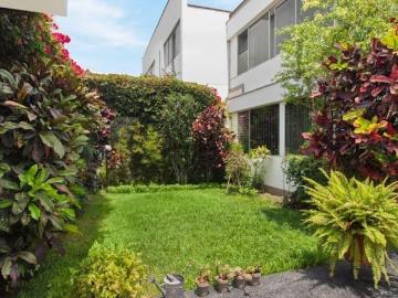 Magnfica casa de habitaciones y frente a parque El Rosedal en Miraflores