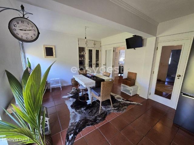 Magnfico Duplex T3 com vista para a Serra da Arrbida e ao longe a.