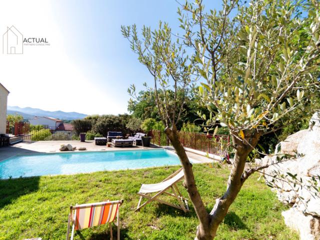 Magnfique villa de 324m2 avec vue montagnes au calme et pisc