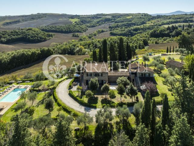 Magnifico casale ci circa 500 mq totali nelle Crete Senesi c. 900m² Asciano