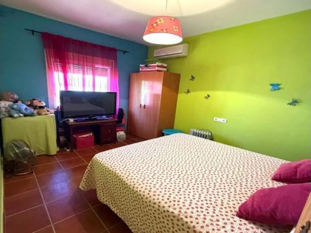 MAGNIFICO CHALET DE 610 m2 EN CASILBLANCO DE LOS ARROYOS