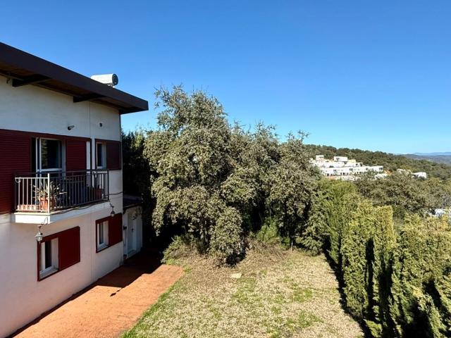 Magnífico chalet en El Castillo de las Guardas