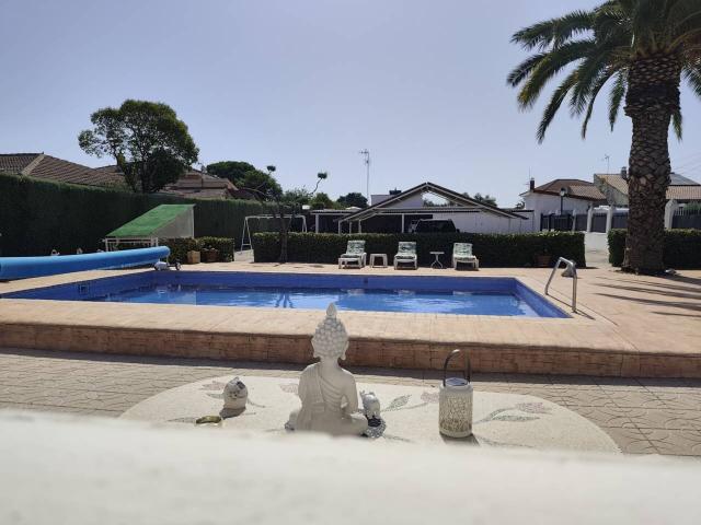 MAGNÍFICO CHALET EN EL VISO DE SAN JUAN !