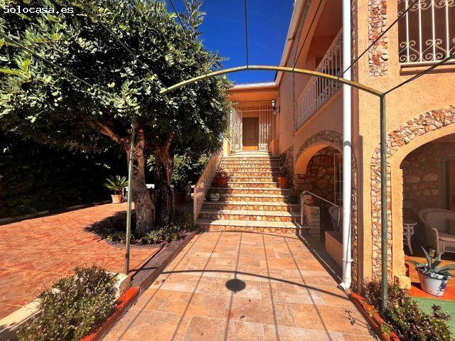 MAGNIFICO CHALET INDEPENDIENTE CON APARTAMENTO DE INVITADOS, PISCINA PRIVADA, GARAJE, BARBACOA, BUEN