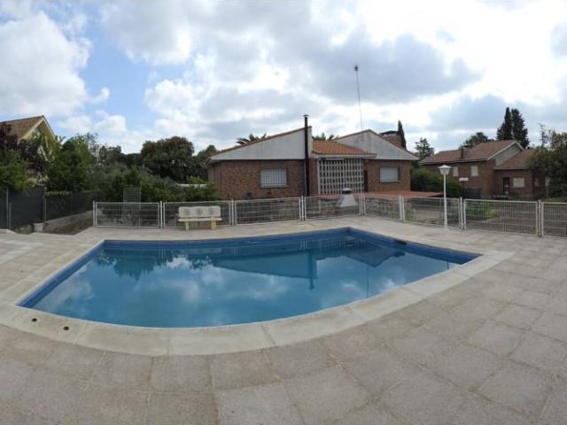 ¡ MAGNIFICO CHALET INDEPENDIENTE CON PARCELA DE 1.200m² Y PISCINA PRIVADA EN BRUNETE !