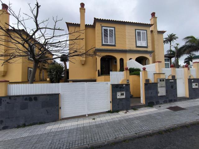 ¡MAGNÍFICO CHALET PAREADO EN VENTA EN SAN FRANCISCO DE PAULA!