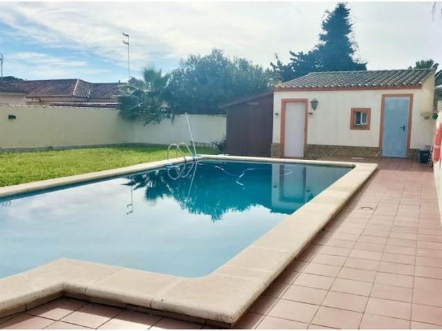 Magnífico chalet urbano en Los Gallos con 1000 m2 de parcela