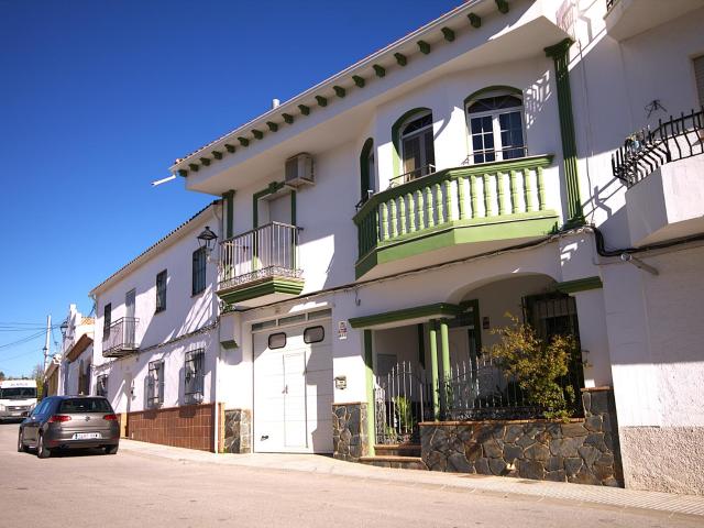 MAGNIFICO ADOSADO EN POZO ALCÓN, JAÉN