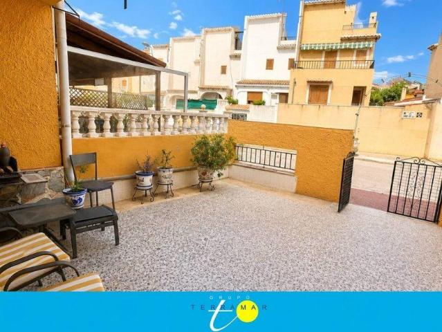 MAGNIFICO ADOSADO, IDEAL PARA FAMILIAS, RODEADO DE TODOS LOS SERVICIOS