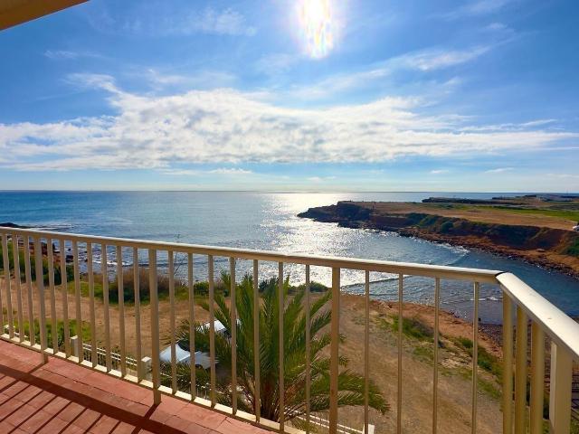 MAGNIFICO APARTAMENTO CON VISTAS AL MAR, NECESITA REFORMAR