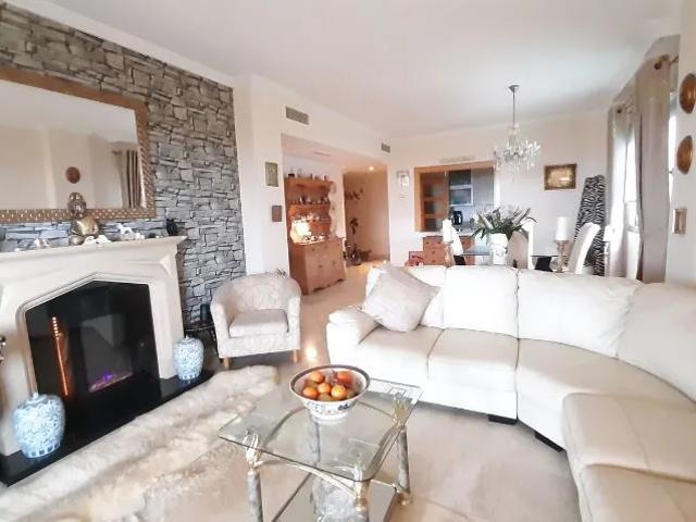 Magnífico apartamento de 3 habitaciones en venta en La Resina, Estepona, España