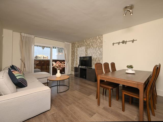 Magnífico apartamento de 4 dormitorios y 2 baños completamen. 148m² Fuengirola