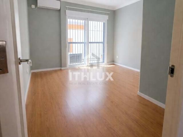 MAGNÍFICO APARTAMENTO DE DOIS QUARTOS NO CENTRO HISTÓRICO DE SEVILHA, EXTERIOR, COM ELEVADOR E DEPÓSITO PRIVATIVO DE 17M²  NA 200M PLAZA DEL SALVADOR – REFORMADO E ILUMINADO, COM AR CONDICIONADO Sevilla, Sevilla Centro