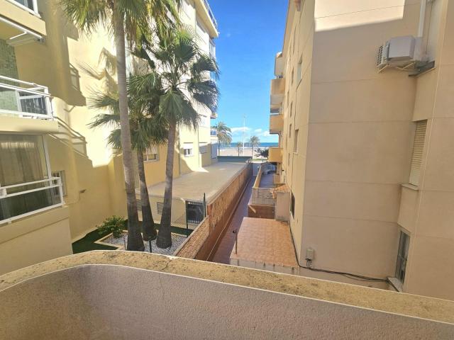 MAGNIFICO APARTAMENTO EN RESIDENCIAL UBICADO EN PRIMERA LINEA DE PLAYA DE GANDIA!