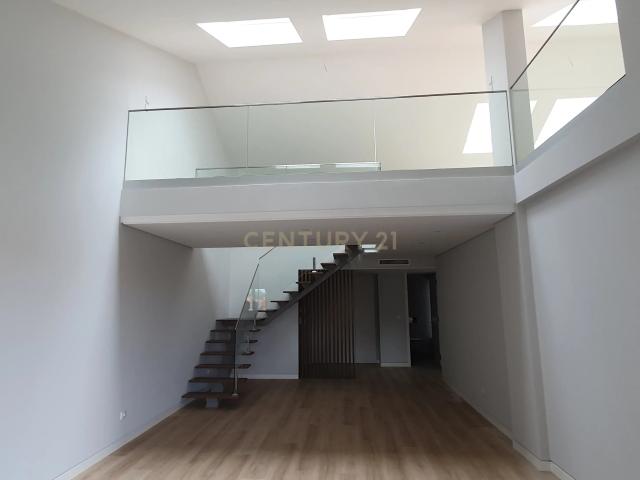 Magnifico Apartamento Novo T3+1 Duplex em Carcavelos