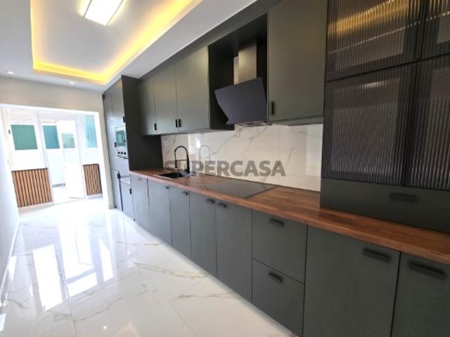 Magnifico Apartamento T2, com Terraço e Estacionamento, em Almada