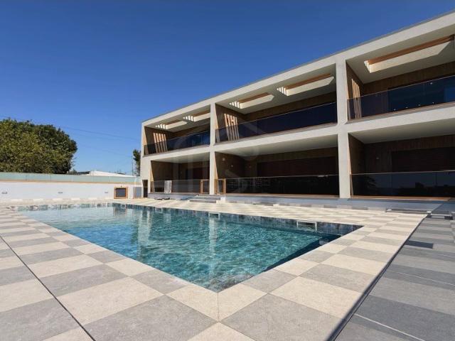 Magnífico Apartamento T2 em Condomínio Fechado junto à Praia. 112m² Quarteira