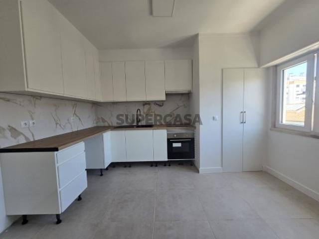 Magnifico apartamento T2 totalmente renovado na Agualva, Cacém