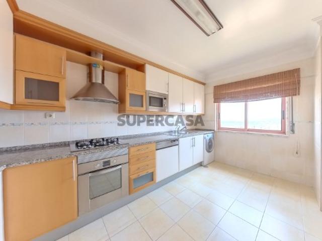 Magnífico Apartamento T3+1 Duplex com Vista Desafogada e Excelente Exposição Solar Serra da Amoreira, Odivelas