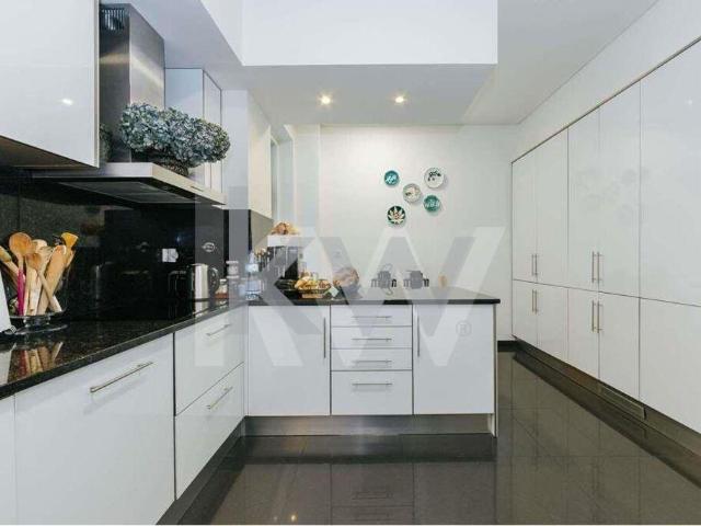 Magnífico apartamento T4 Com Varanda Parqueamento Préd. 190m² Avenidas Novas