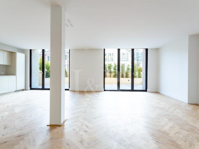 Magnífico apartamento T4 duplex, com estacionamento e zona exterior, localizado no Beato, Lisboa