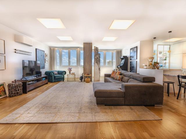 Magnífico Apartamento T5 em Penha de França com Vista Rio e Assinatura de Arquiteto