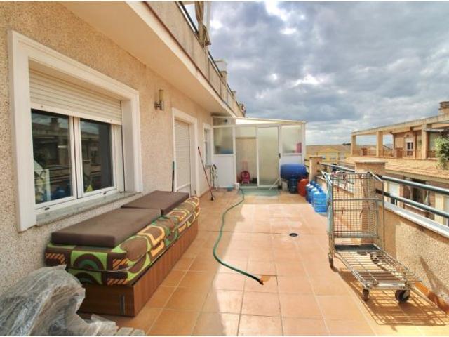 Magnífico ático de 3 dormitorios con terraza de ensueño en Churriana de la Vega