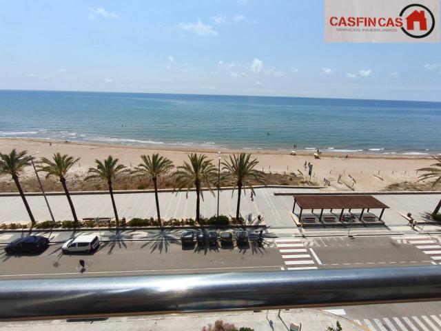 MAGNIFICO ATICO PRIMERA LINEA DE PLAYA CALAFELL