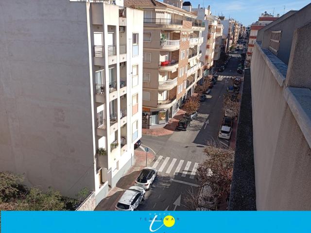 MAGNIFICO ATICO, RODEADO DE TODOS LOS SERVICIOS Y A UNOS PASOS DE LA PLAYA Y DEL CENTRO URBANO