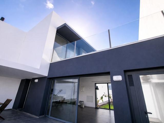 Magnífico dúplex pareado ubicado en la exclusiva zona reside. 175m² La Oliva