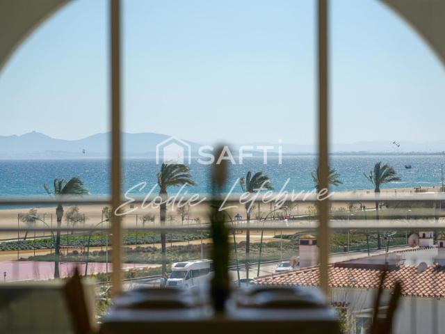 Magnífico dúplex reformado de 95 m² con vistas al canal y al mar