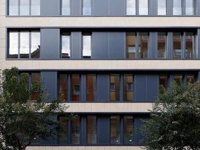 Magnífico edificio de servicios en rentabilidad