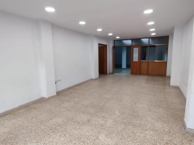 MAGNIFICO LOCAL COMERCIAL CON 2 SALIDAS EN GANDIA BENIRREDRA