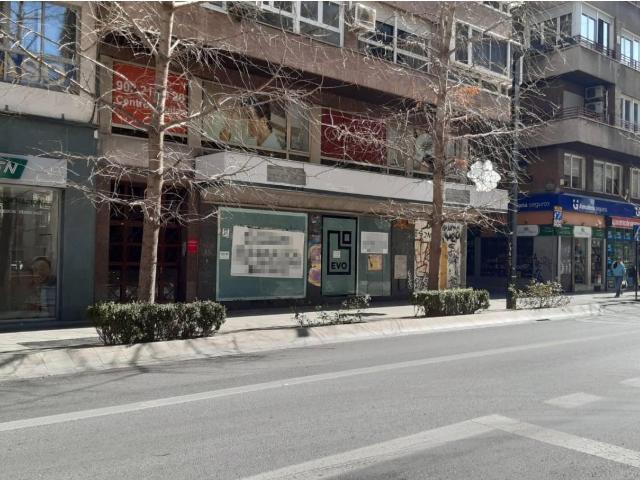 Magnífico local comercial en plena Gran Vía de Granada