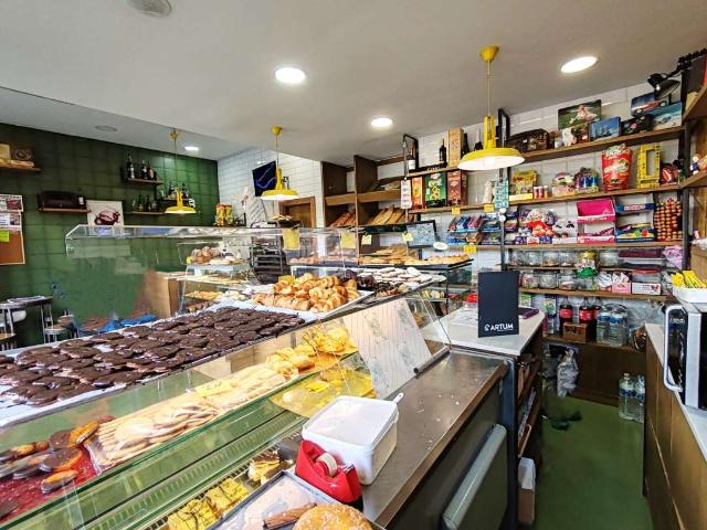 Magnifico local con negocio en funcionamiento junto al mirador, tambien en alquiler con opcion a compra.!