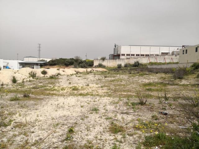 Magnífico solar industrial en venta en el polígono Cerro Gordo Lucena