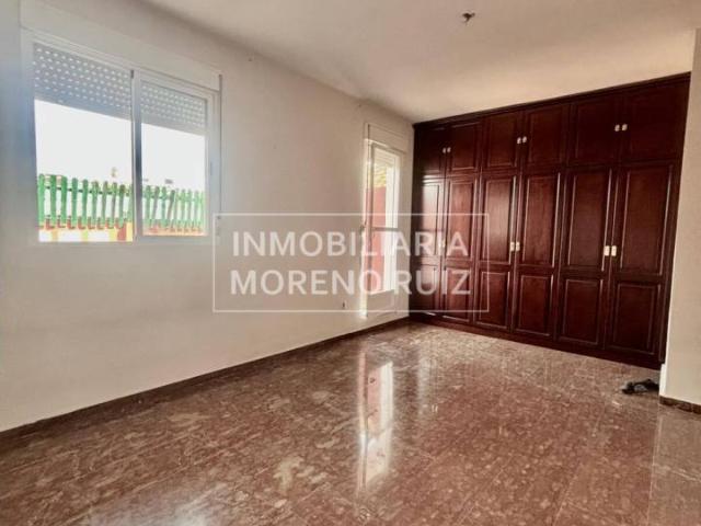 Magnífico piso con vistas al parque en la mejor zona de Baena