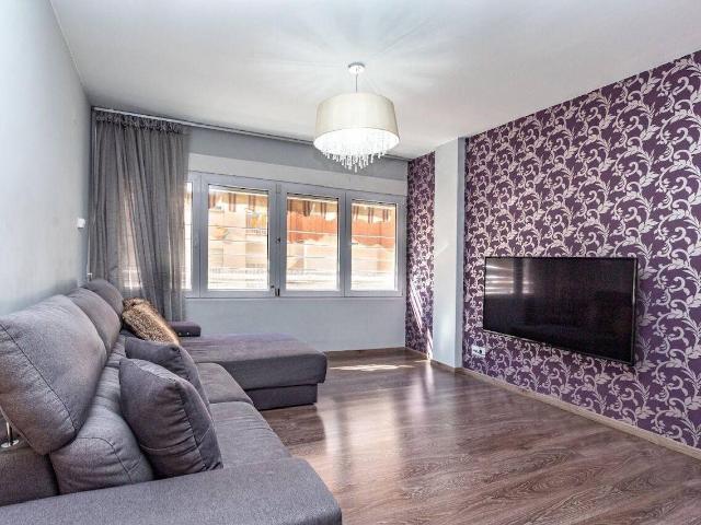 Magnífico piso de 3 dormitorios, 2 baños y parking. Impecable