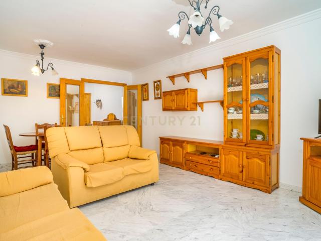 Magnífico piso en una de las mejores zonas de Estepona, a solo 200 metros de la playa