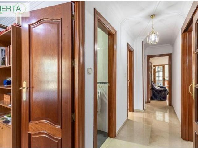 ¡Magnífico piso en venta en la zona de Mondragones, Granada!